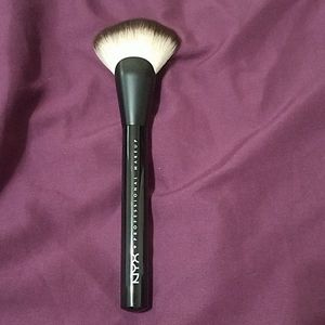 Nyx professional makeup brush 06